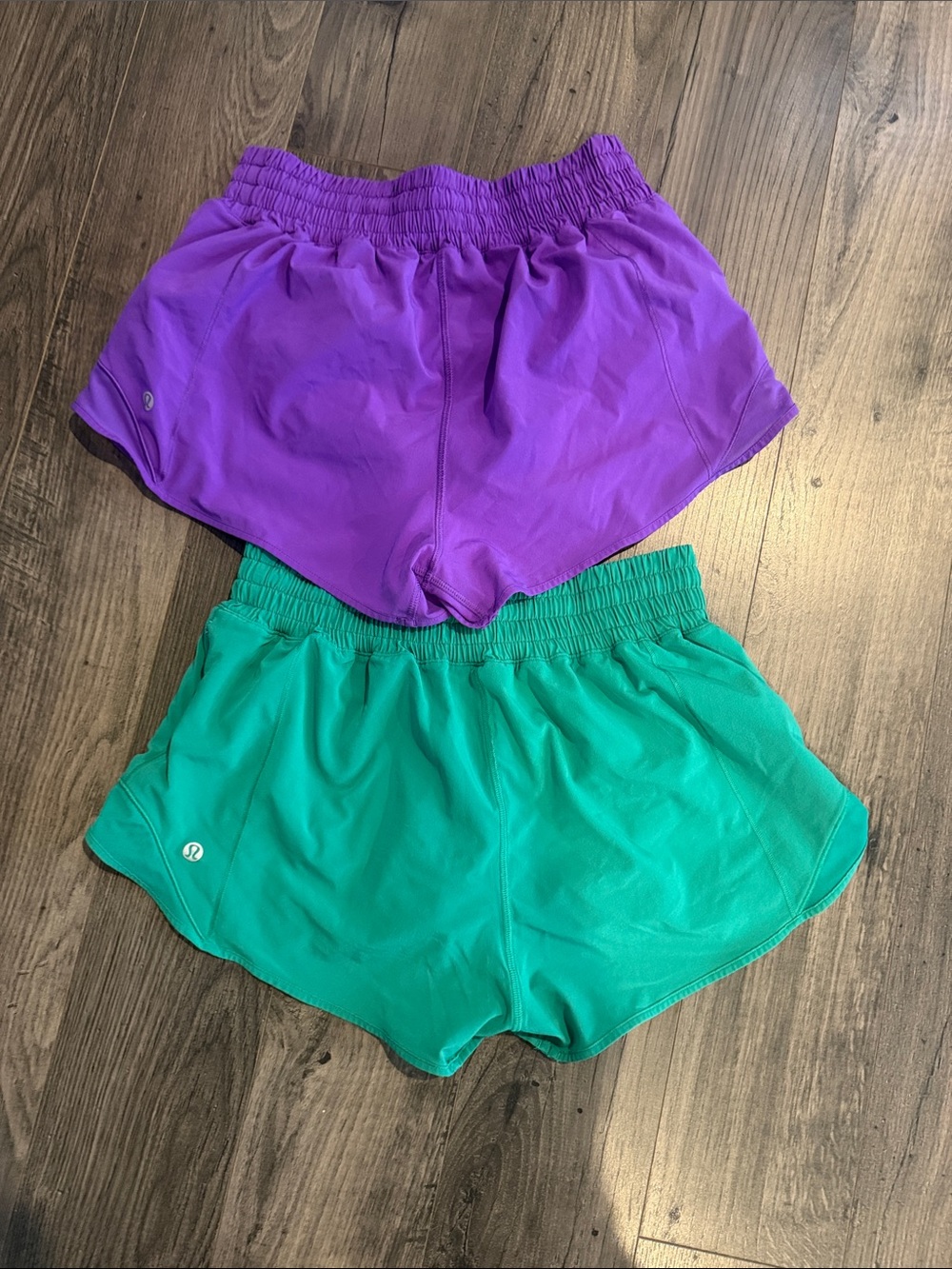 Women’s lululemon Hotty Hot HR 2.5" in Purple and Green - Picture 2 of 3